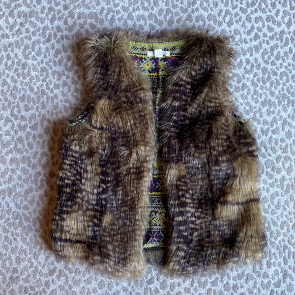 Mossimo Supply Co. Jackets & Blazers - Mossimo Supply Co Faux Fur Brown Vest, size M.